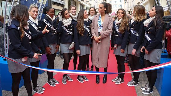 Inauguration du marché de Noël de Châteauroux en présence des candidates à l'élection de Miss France 2018 et d'Alicia Aylies, Miss France 2017 - T. Roulliaud