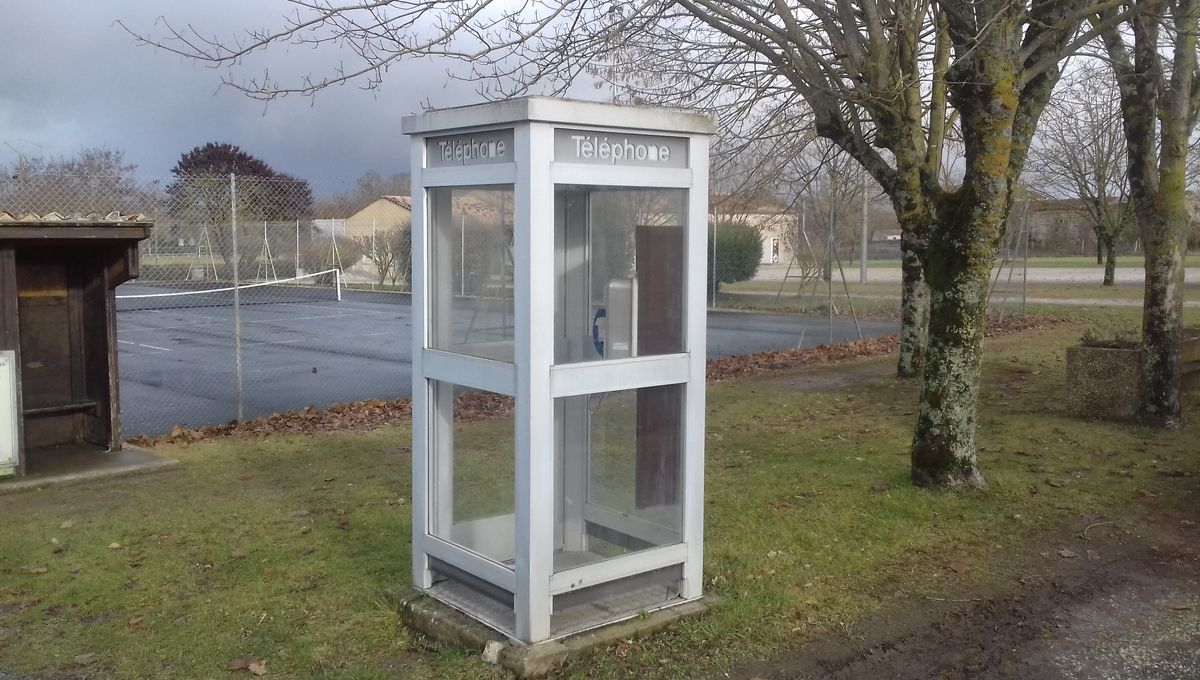 Charente Maritime Une Cabine Telephonique Qui Ne Veut Pas Raccrocher