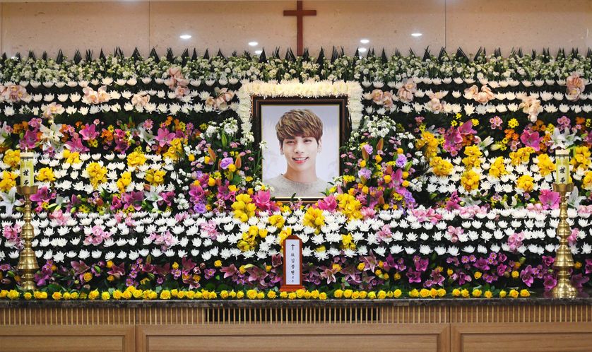 Hommage au chanteur Kim Jong-Hyun à l'hôpital de Séoul