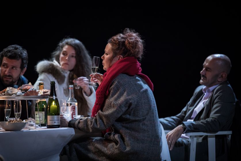 Dans le spectacle Mélancolie(s), Julie Deliquet et le collectif In Vitro fusionnent Les Trois Sœurs et Ivanov de Tchekhov