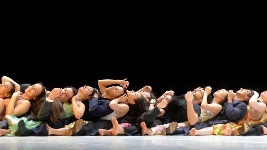 " Like moss on a Stone" , une chorégraphie de Pina Bausch (juin 2009), reprise au Sadlers Wells de Londre le 10 février 2016