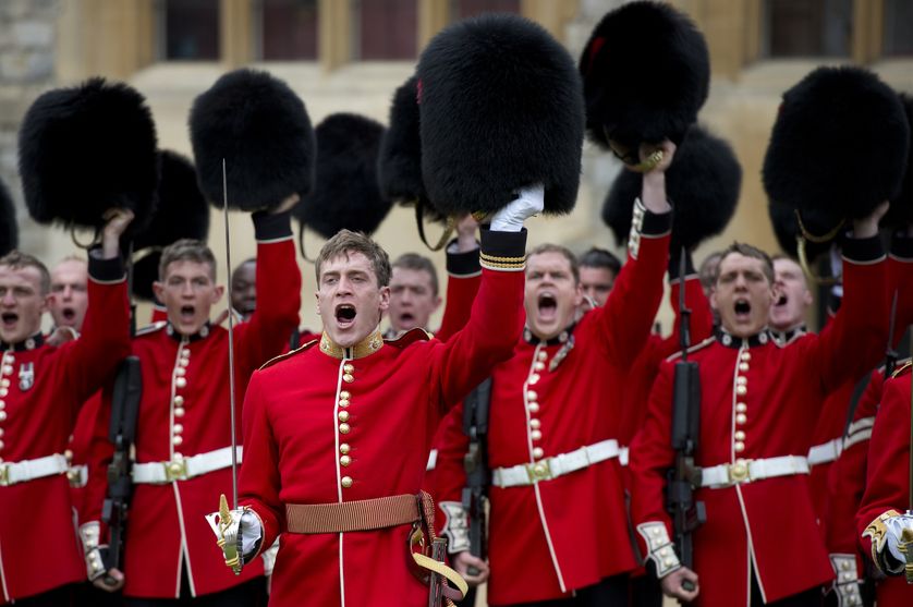 Les "Coldstream Guards", régiment d'infanterie faisant partie de la garde royale britannique