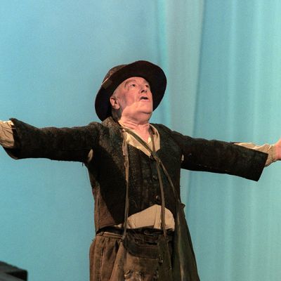 15/11/2000 Roger Planchon, jouant dans "Le cochon noir", farce paysanne dont il est l'auteur