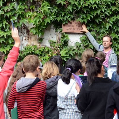 Professeur d'histoire géographie Michel Authier et sa classe du collège de Barr, visite découverte, 2006