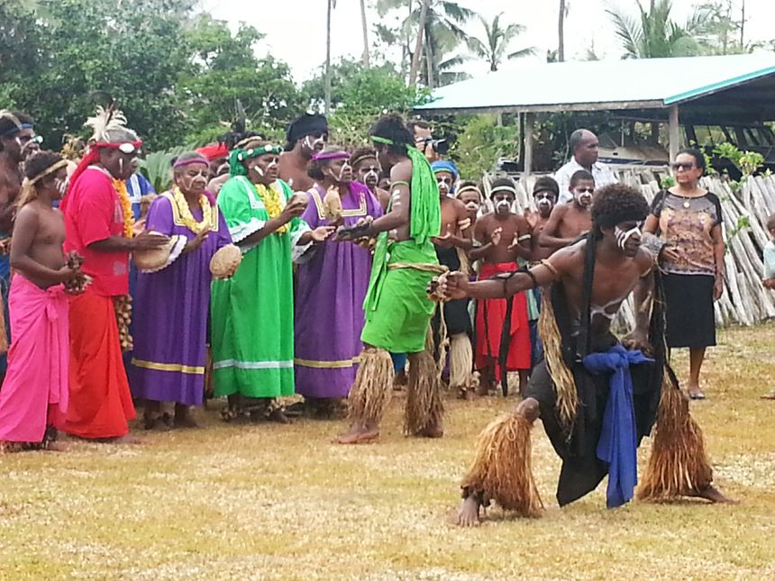 Danseurs et chanteurs Kanak sur l'île de Lifou