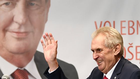 Milos Zeman célébrant sa victoire ce samedi ©Maxppp - FILIP SINGER/EPA/Newscom