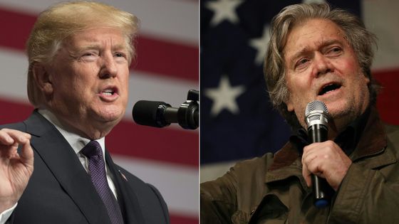 Le président américain Donald Trump (g) et son ex-conseiller Steve Bannon (d) ©AFP - SAUL LOEB, JOE RAEDLE