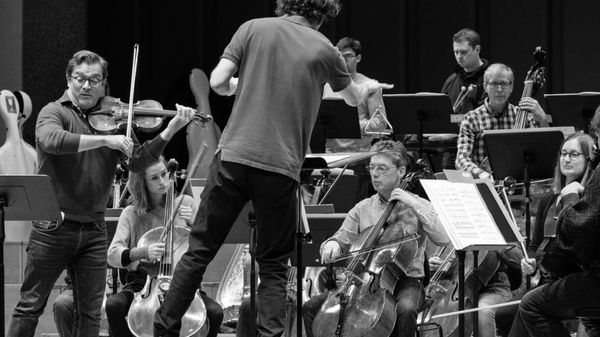 Renaud Capuçon et le Chamber Orchestra of Europe jouent la Sérénade de Bernstein et la 5e Symphonie de Beethoven