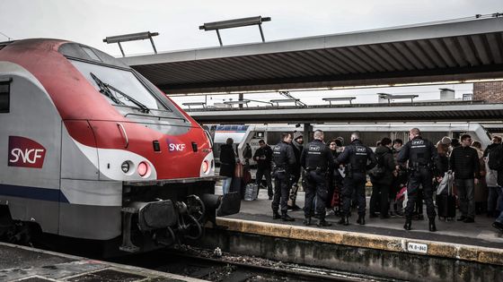 Perturbations dans les gares parisiennes avant les vacances de Noël ©Maxppp - Frédéric Dugit