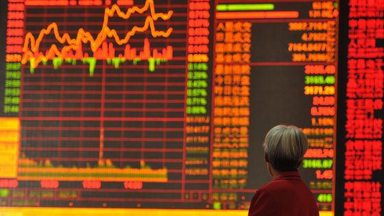 Un investisseur chinois observe les cours de la bourse à Fuyang, en Chine, le 11 novembre 2016 ©AFP - AN XIN / IMAGINECHINA