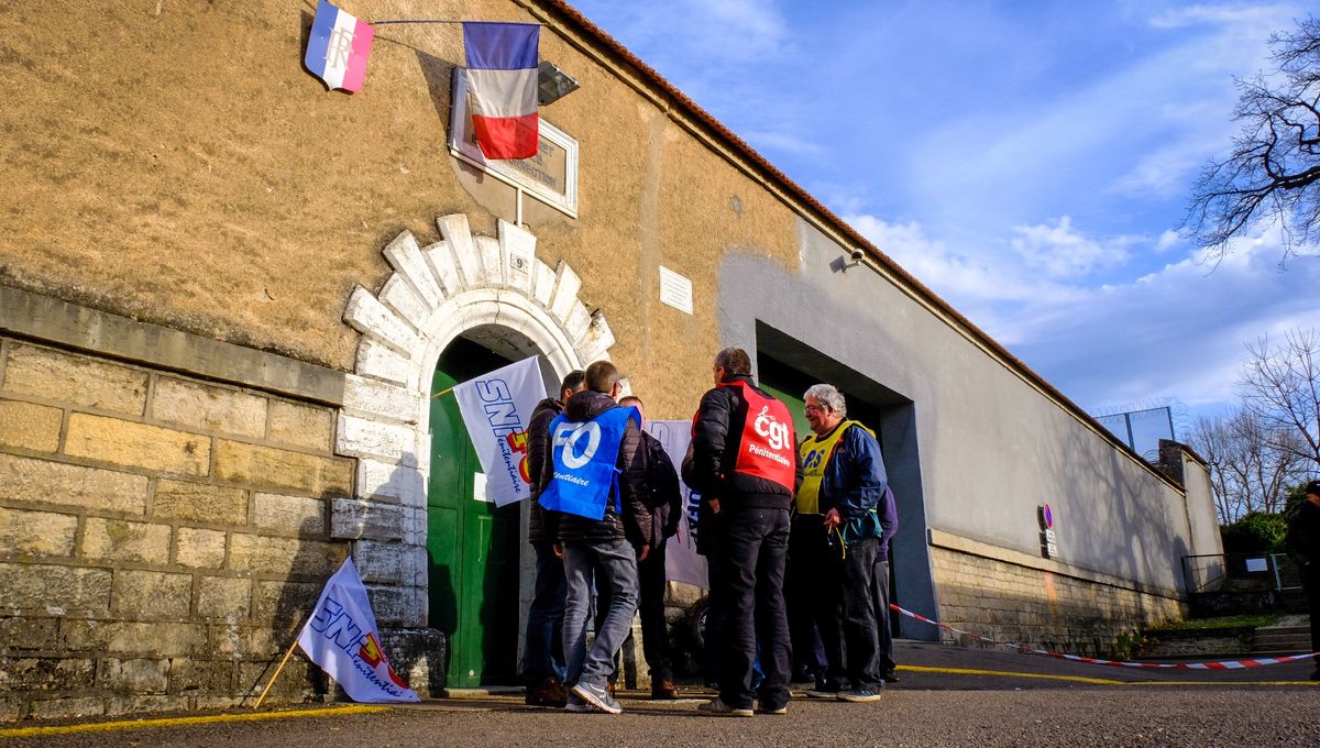 Greve Des Prisons Les Gardiens Bloquent La Maison D Arret De Vesoul