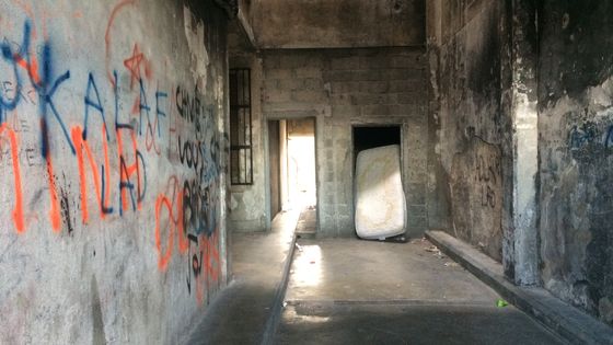 Entrée d'immeuble, 3e arrondissement de Marseille - Pascale Pascariello