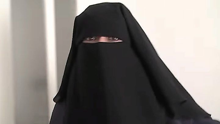 Emilie König, djihadiste française arrêtée il y a quelques jours en Syrie. Elle demanderait à être jugée en France.