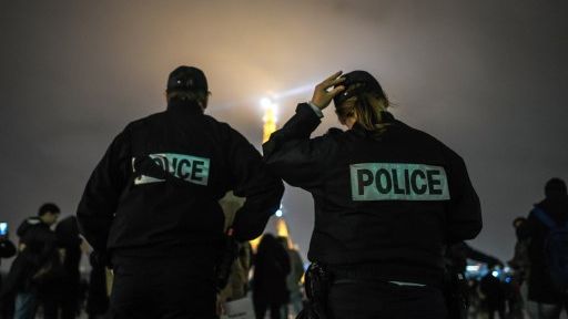 Des policiers et proches de policiers manifestent au Trocadéro à Paris, le 2 janvier 2018, suite à l'agression de deux agents à Champigny-sur-Marne (Val-de-Marne) le 31 décembre. ©AFP - Julien Mattia / NurPhoto