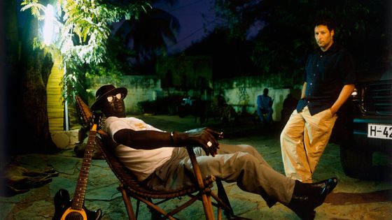 Le musicien Ali Farka Touré et le producteur Nick Gold aux Bogolan Studios - Jonas Karlsson