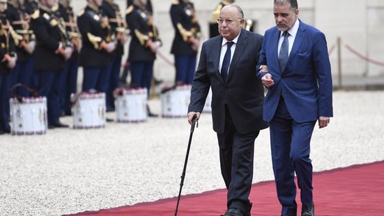 Dalil Boubakeur, recteur de la Grande Mosquée de Paris, arrivant à l’Elysée pour le discours d’investiture d’Emmanuel Macron, le 14 mai 2017. ©AFP - STEPHANE DE SAKUTIN