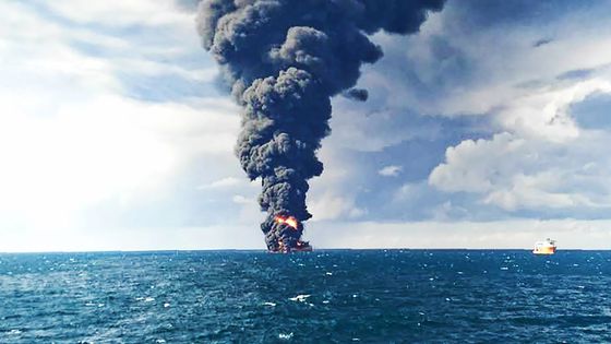 Le supertanker "Sanchi" en flammes, avant de sombrer en mer de Chine ©AFP - TRANSPORT MINISTRY OF CHINA