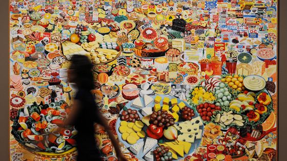 "Foodscape" (1964), oeuvre de l'artiste islandais Erro (Gudmundur Gudmundsson). Exposition au Kunsthalle Schirn museum de Frankfurt ©AFP - ARNE DEDERT / DPA