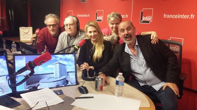 Vous Les Femmes, de gauche à droite : Hervé Pauchon, Albert Algoud, Laura Laune, Isabelle Nanty, Daniel Morin
