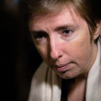 Caroline de Haas à Paris au rassemblement à l'appel de féministes, Place de la République, contre les violences faites aux femmes, le 24 novembre 2017