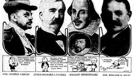 Illustration d'un article du "Chicago Tribune" autour du procès de 1916 sur l'identité de Shakespeare. De gauche à droite : Fabyan, Tuthill, Shakespeare et Bacon (qui serait, d'après le jugement rendu, l'auteur véritable des pièces)et Selig. - Inconnu (Source : Wiki)