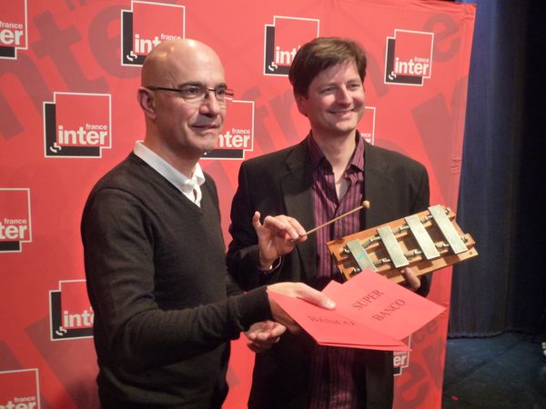 Nicolas Stoufflet, Yann Pailleret et le célèbre métallophone responsable du « ding ding ding » du Jeu des 1000 euros