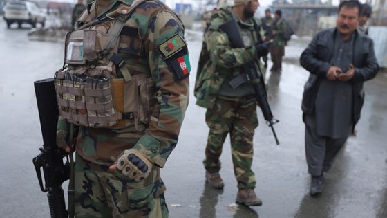 Soldats afghans pendant l'attaque terroriste de l'académie militaire de Kaboul ©Maxppp - Jawad Jalali