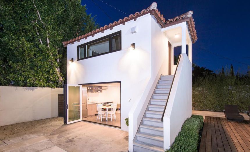 RIHANNA HOME 3