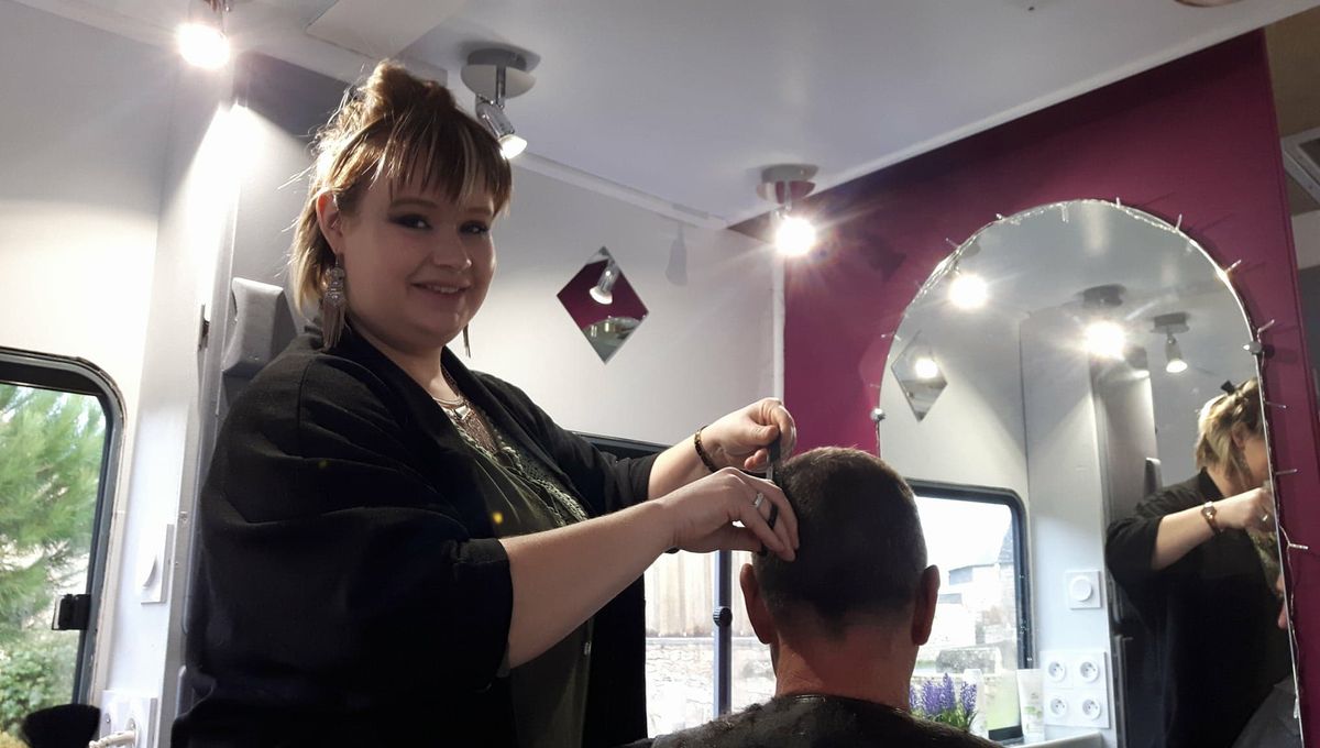 La Coiffeuse En Camping Car Sillonne Les Villages Abandonnes Des Cotes D Armor