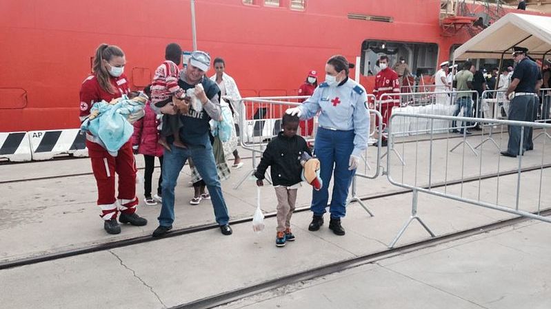 Migrant children arrive in Messina, Sicily, Italy, 8 October 2015