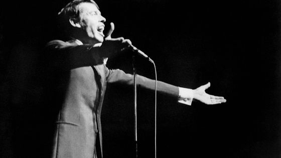 Jacques Brel en concert (1966) ©AFP