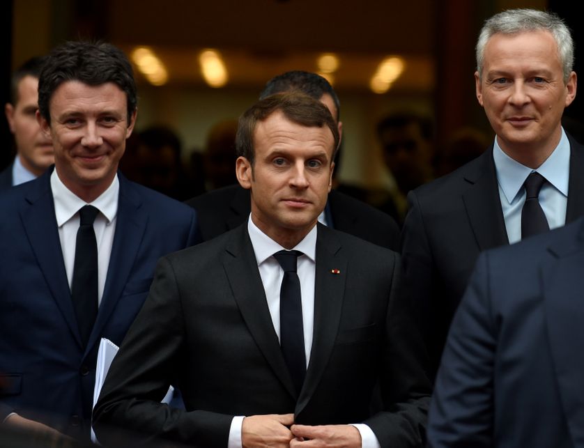 Emmanuel Macron, avec le Secrétaire d'Etat auprès du Premier ministre et porte-parole du gouvernement Benjamin Griveaux et Ministre de l'Économie et des Finances Bruno Lemaire