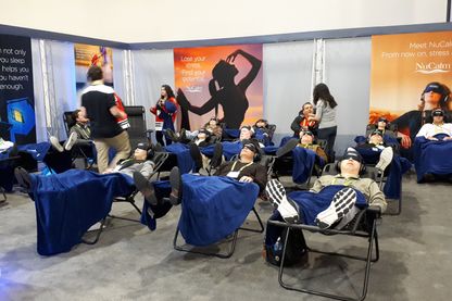 Au CES de Las Vegas, plusieurs stands invitent les visiteurs à faire un petit somme Au CES de Las Vegas, plusieurs stands invitent les visiteurs à faire un petit somme