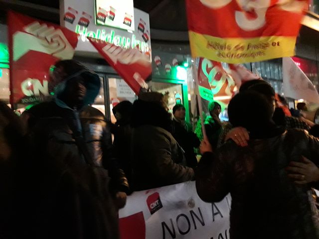 Devant l'Holiday Inn de Clichy-la-Garenne