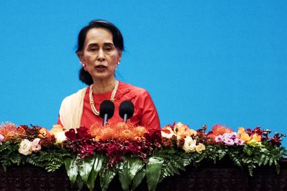 Aung San Suu Kyi est conseillère spéciale de l'État et porte-parole de la Présidence de la République de l'Union de Birmanie Aung San Suu Kyi est conseillère spéciale de l'État et porte-parole de la Présidence de la République de l'Union de Birmanie