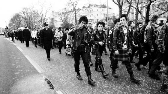 Une marche des Punks organisée à Londres en 1980 ©Getty