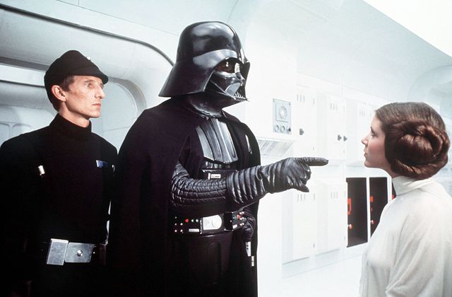 David Prowse et Carrie Fisher sur le tournage de "Star Wars"
