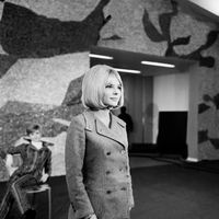 France Gall lors de l'enregistrement de l'émission télévisée "Douce France", le 1er décembre 1965