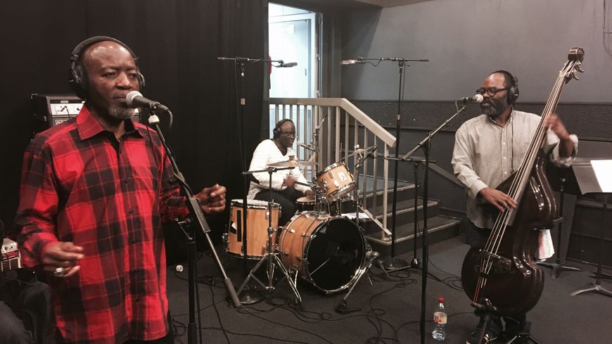 De gauche à droite : Bumba Massa, Komba Mafwala et Kelly Keto