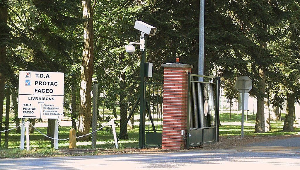 Thales La Ferte St Aubin Licencie Pour Humour A La Bigard