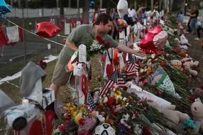 Énième tuerie de masse à Parkland en Floride, la chaîne de télévision CNN a mis les politiques au milieu des victimes. Énième tuerie de masse à Parkland en Floride, la chaîne de télévision CNN a mis les politiques au milieu des victimes.