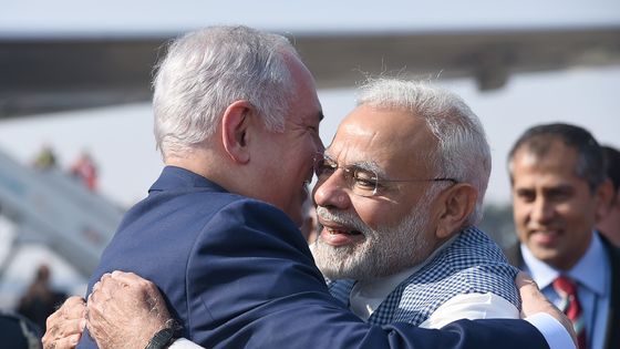 Avant d'entamer sa tournée diplomatique au Moyen-Orient, Shri Narendra Modi a rencontré ces dernières semaines de très nombreux chefs d'états d'Asie du Sud et du Sud-est, mais également Benjamin Netanyahu, en visite en Inde il y a trois semaines ©AFP - HANDOUT / PIB