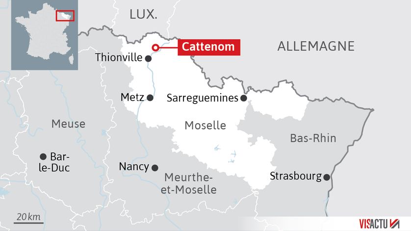 Des militants de Greenpeace allument un feu d'artifice dans la centrale nucléaire de Cattenom (55)