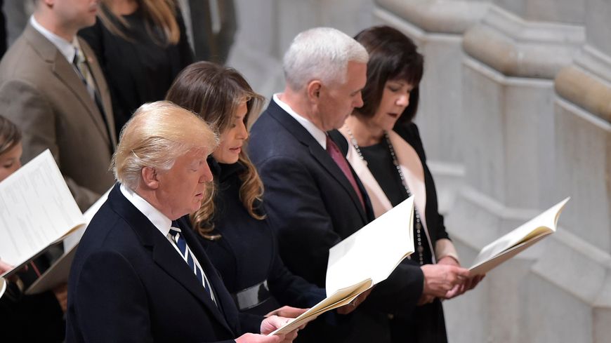 Donald Trump, Melania Trump, le vice-président Mike Pence et son épouse, à la Prière nationale le 21 janvier 2017, à Washington DC.