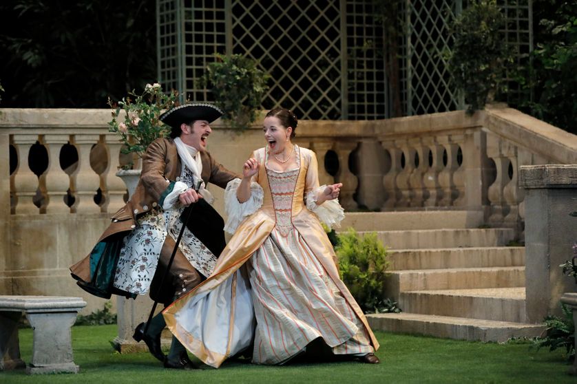 Le Jeu de l'amour et du hasard, au Théâtre de la Porte Saint-Martin