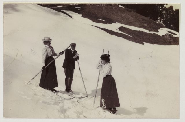 Pendant longtemps, les skieurs n'utilisaient qu'un seul bâton.