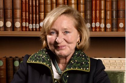 Florence Delay, écrivaine et académicienne, le 4 décembre 2003 dans la bibliothèque de l'Institut de France à Paris. Florence Delay, écrivaine et académicienne, le 4 décembre 2003 dans la bibliothèque de l'Institut de France à Paris.