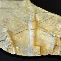 Pressoir à levier et vis (pour le vin). Bas relief d’Aquileia . Italie. Document présenté par Jean-Pierre Brun au Collège de France