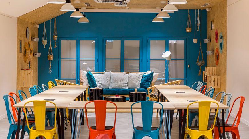 Entre bureaux et lieux cosy, les cafés-cowork proposent un entre-deux économiquement avantageux