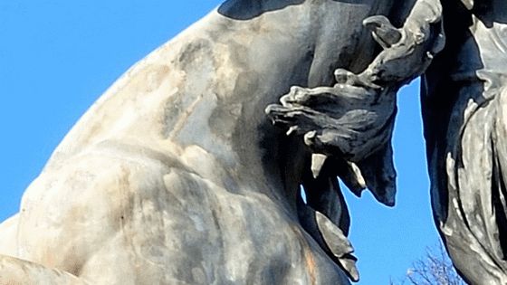 Statue cheval-trompette